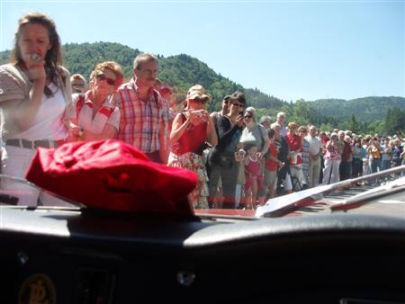 Nous voilà... devant la foule... 